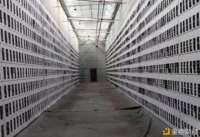 Mining farm network infrastructure with redundant internet connections